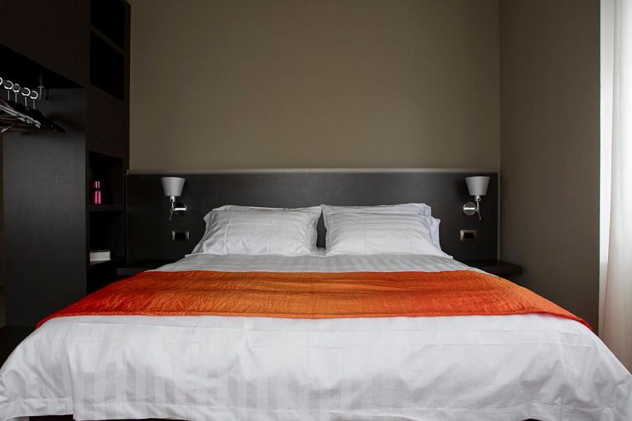 Zara Rooms & Suites Suzzara Rum bild