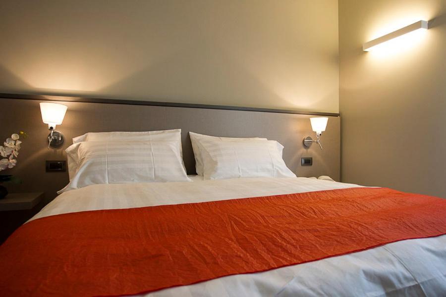 Zara Rooms & Suites Suzzara Exteriör bild